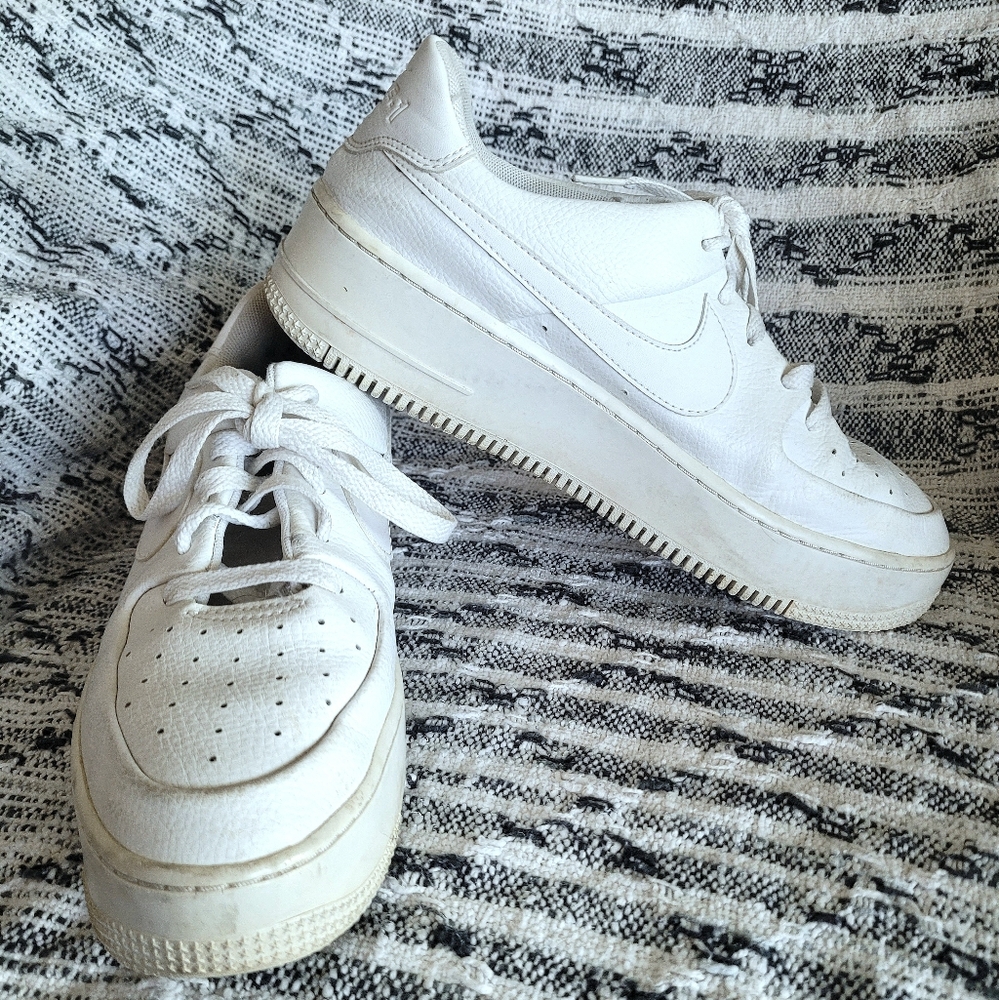Nike Air FORCE 1, Womens size 10.5. Platform.